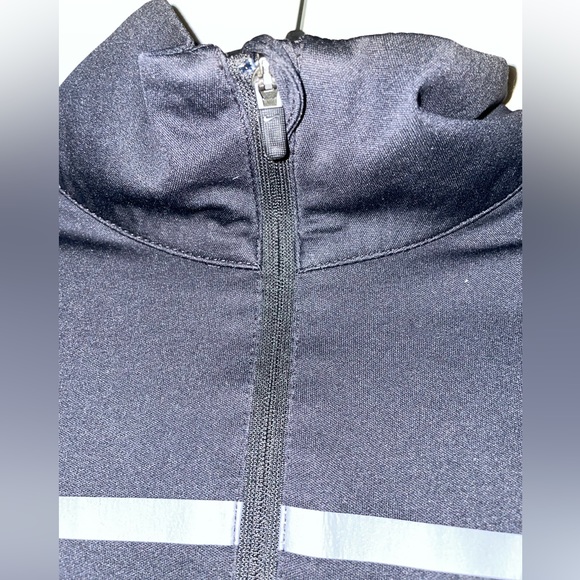 A6 - 341 NIKE shield nikeshield women’s zip up sporty jacket size medium - Picture 3 of 9